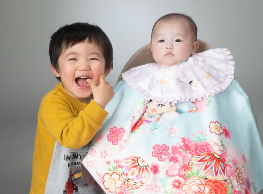 兄妹で仲良くお宮参り