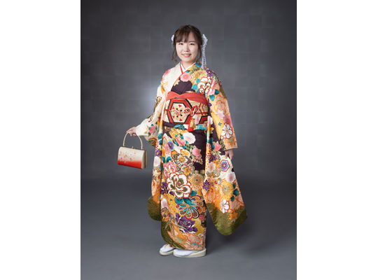 新作の成人式用振袖入荷しました。