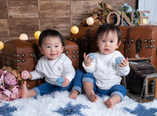 かわいい双子で記念撮影