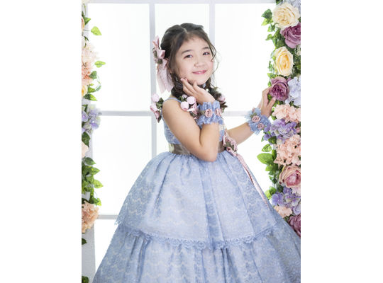 笑顔でドレス撮影