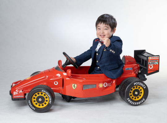 車に乗ってご機嫌です