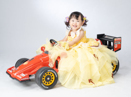 ドレスでも笑顔