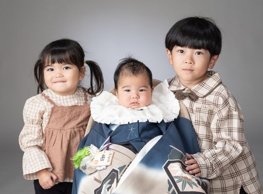 きょうだいでお宮参りの写真
