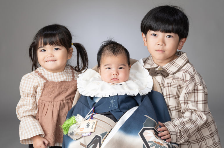 きょうだいでお宮参りの写真